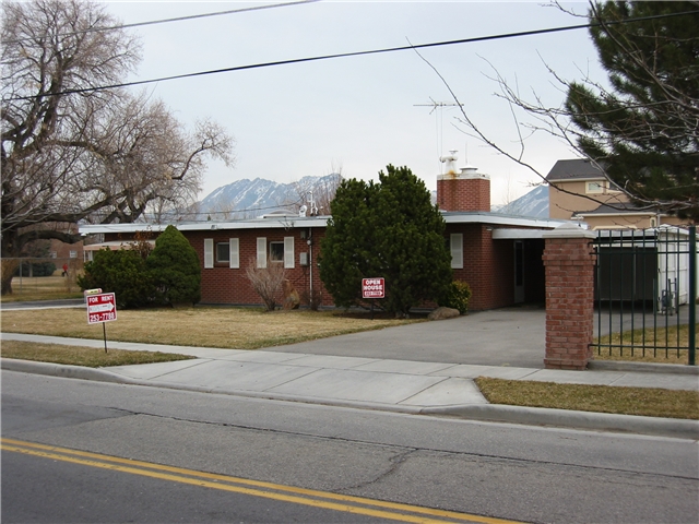 South Jordan House: 9857 S 1000 W