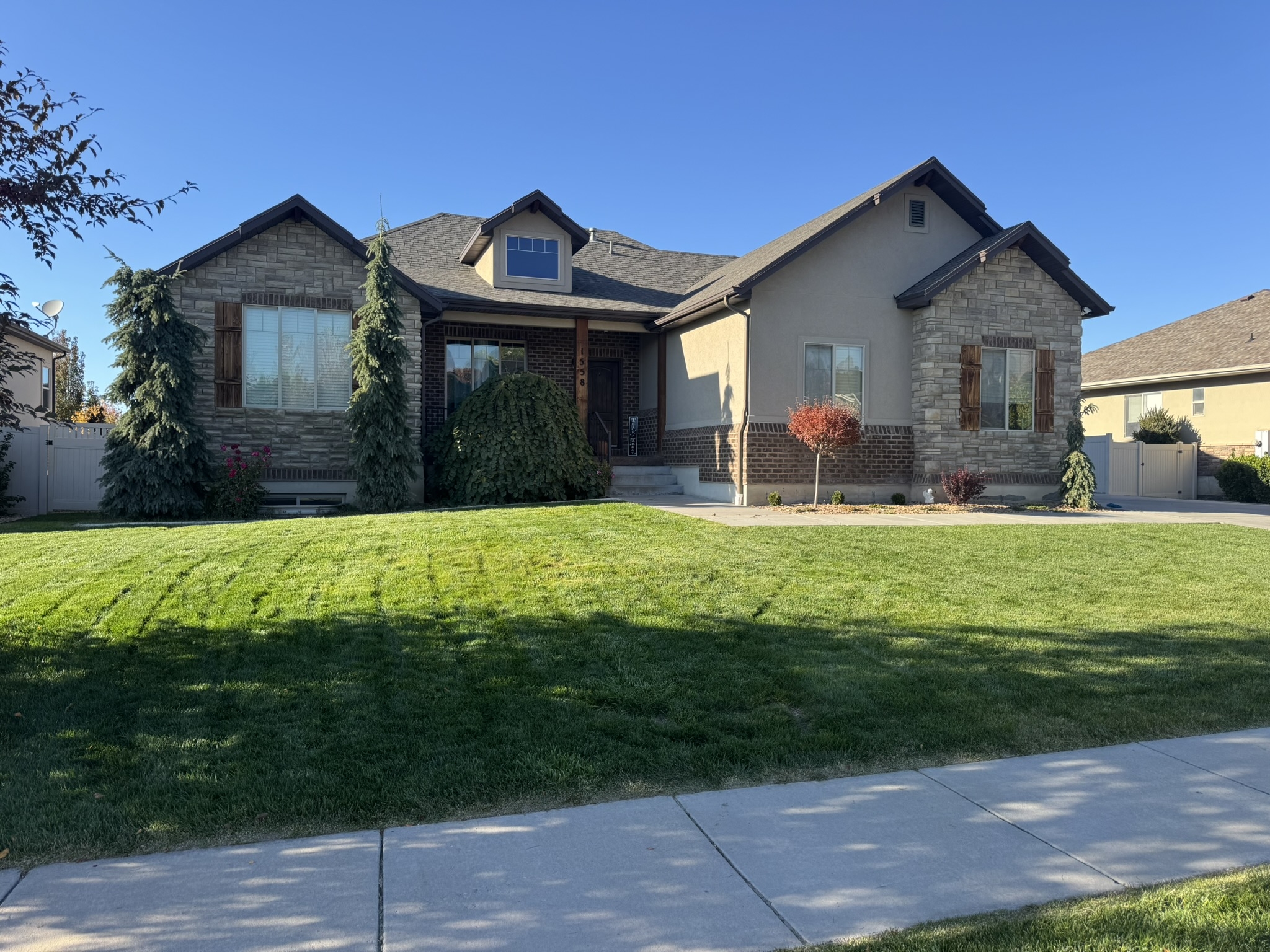 Kaysville House: 1558 Leola St