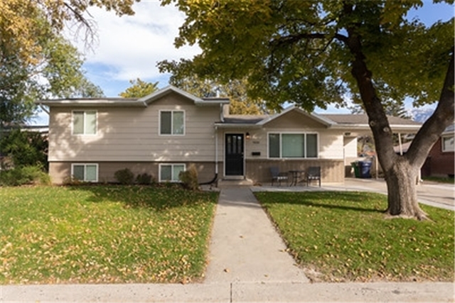 Sandy House: 9335 S Greenwood Dr