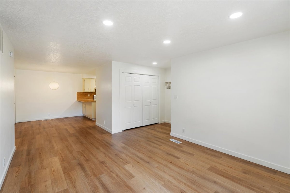 Orem Condo: 263 W Garden Park