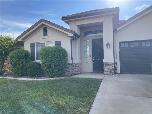 Washington House: 1082 N Lesa Ln