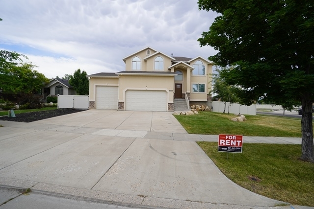 Syracuse House: 3073 S 1200 W