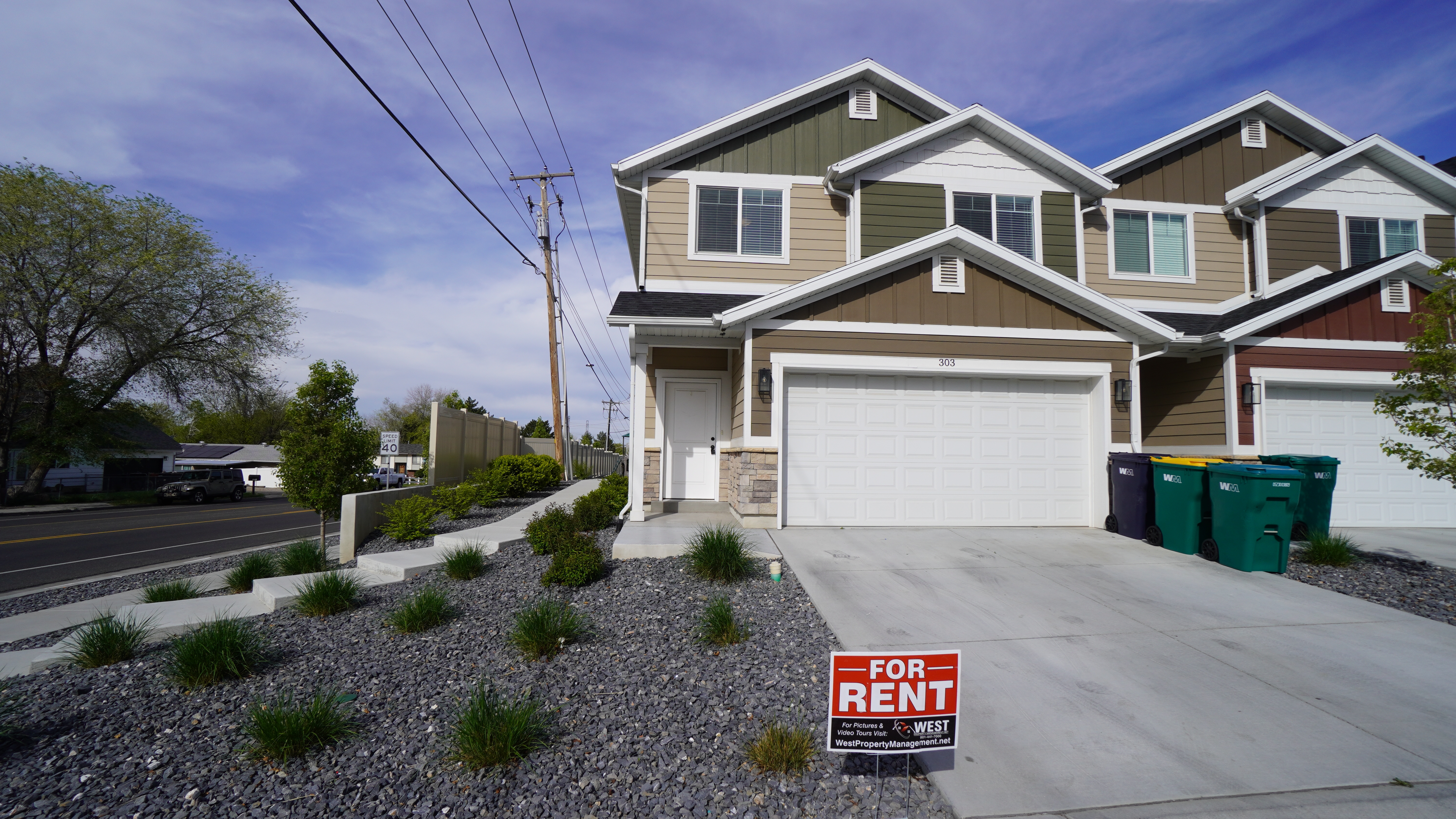 Clearfield Townhome: 303 N Canterbury Way