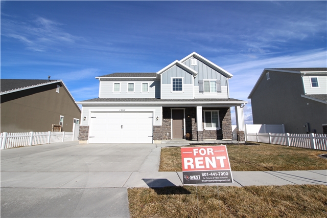 Syracuse House: 1462 W Water Front Dr