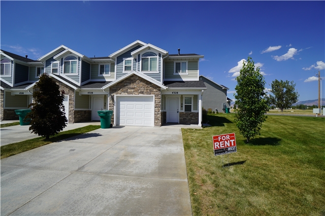Hooper Townhome: 4328 W 5775 S