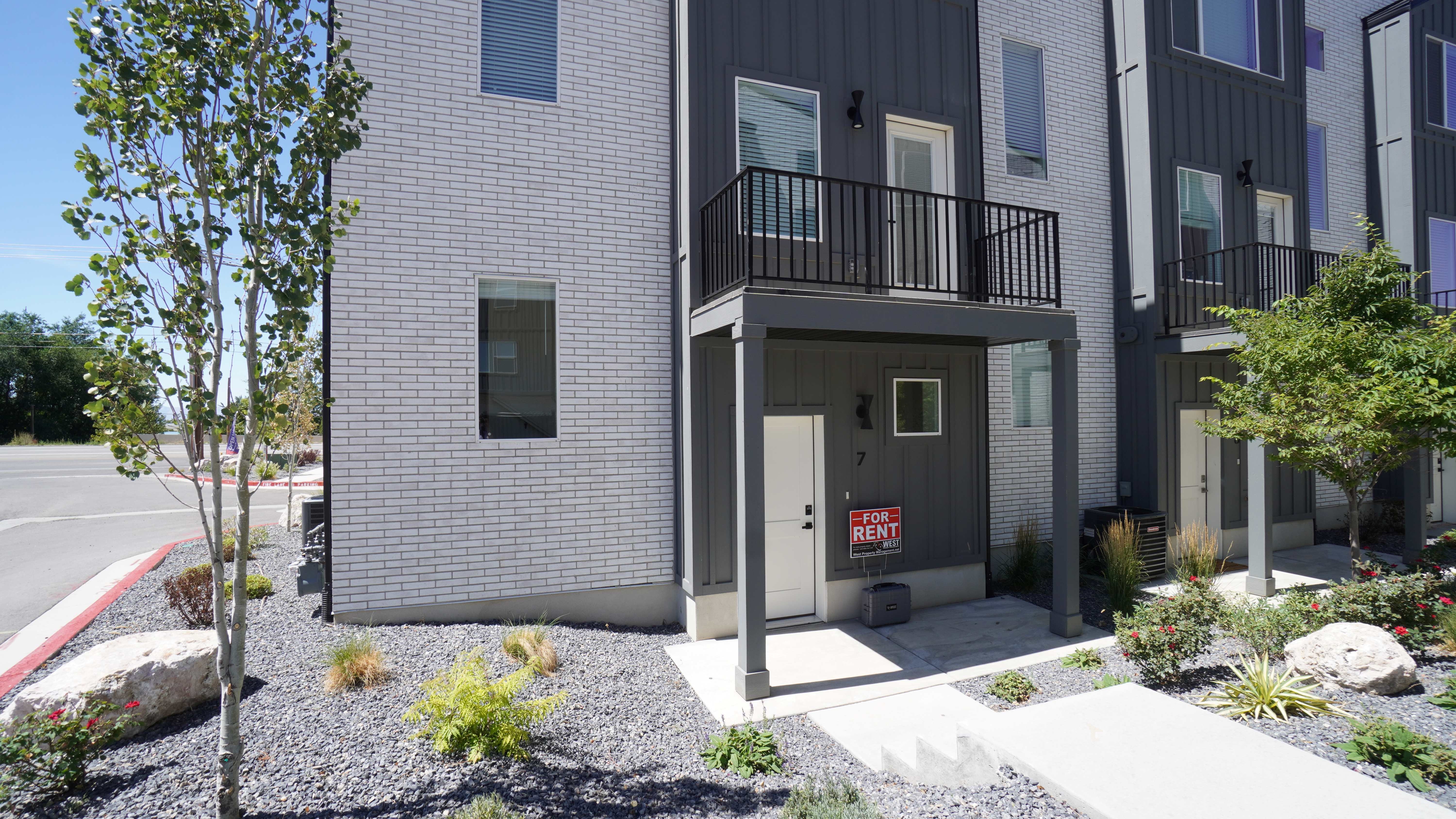 Perry Townhome: 2925 S Highway 89