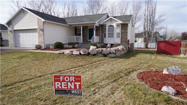 Syracuse House: 2062 Dahl Ln