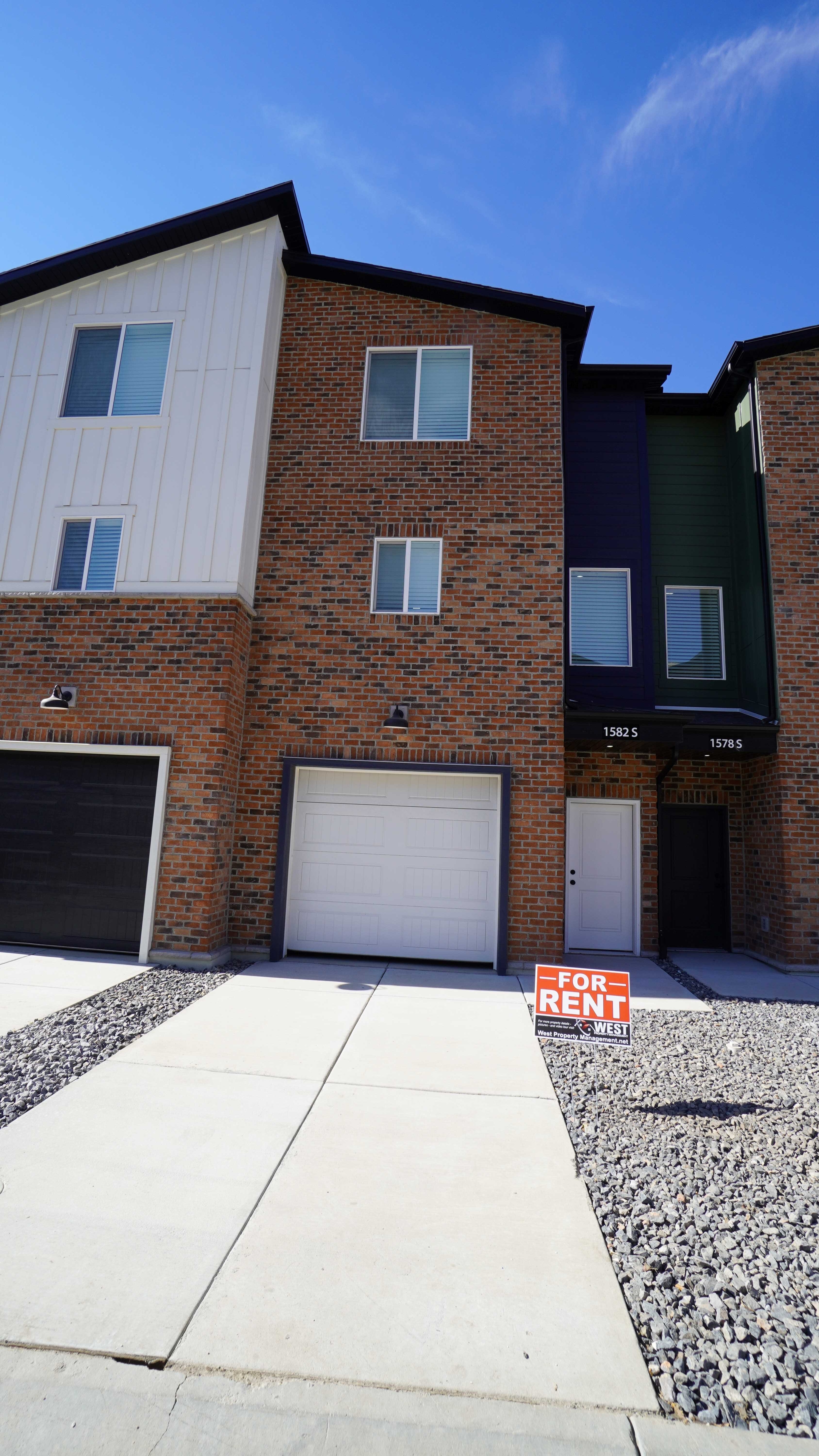 Perry Townhome: 1582 S 150 W Ct.