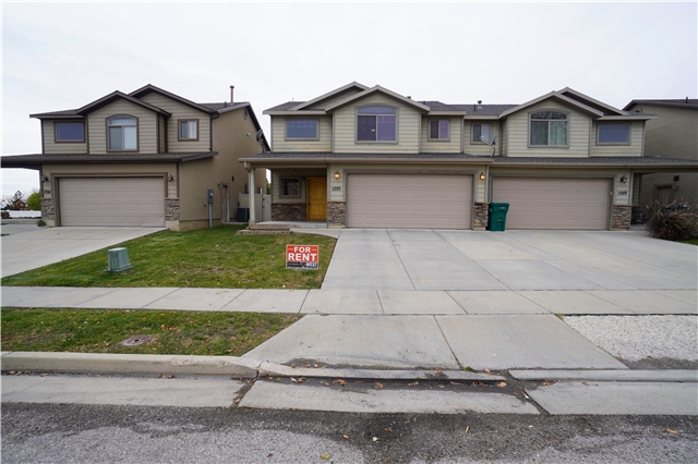 Layton Townhome: 1555 N 25 E