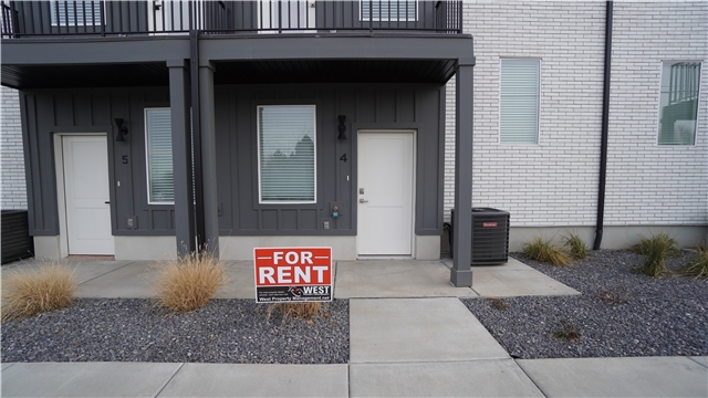 Perry Townhome: 2925 S Highway 89