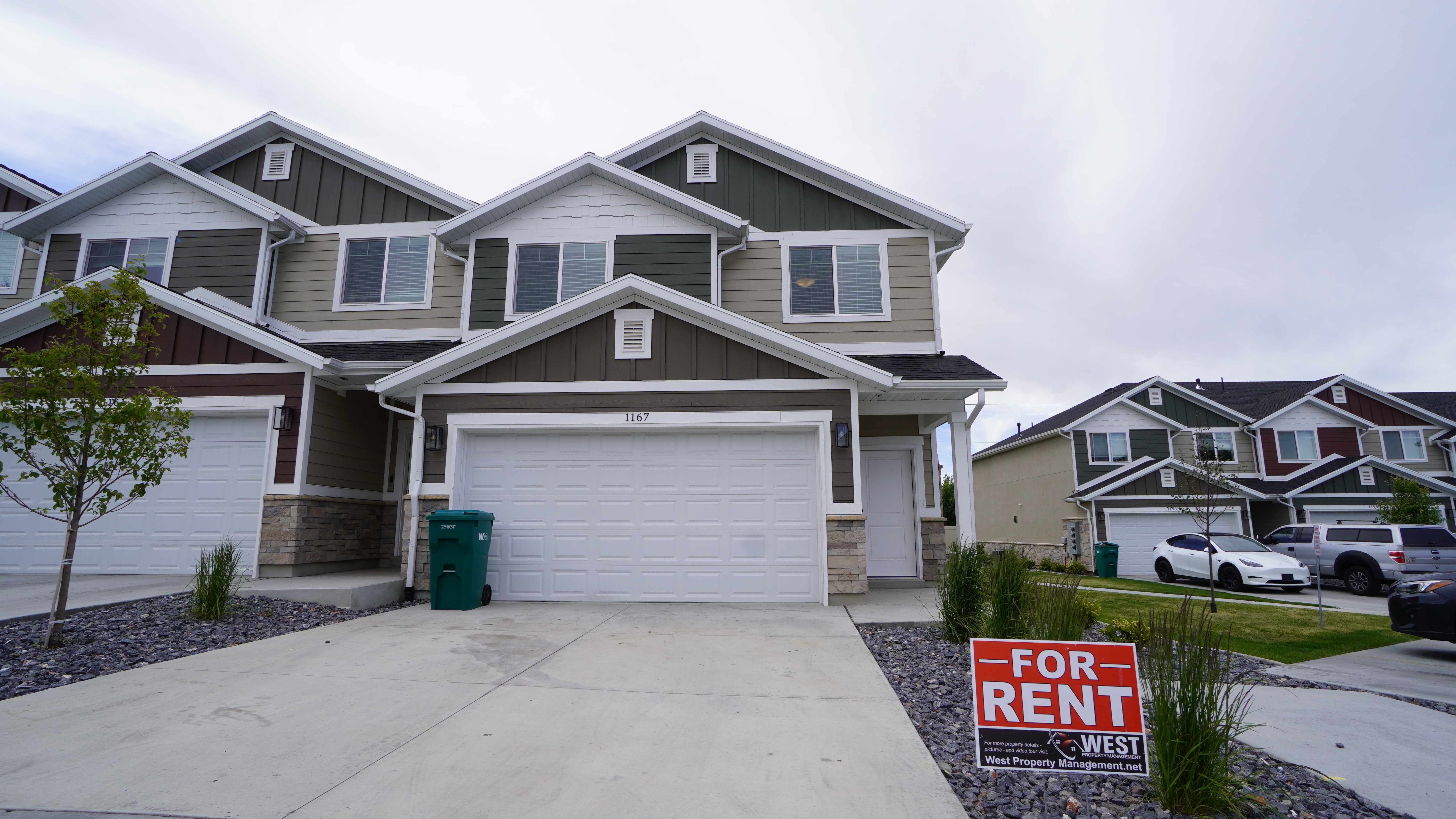 Clearfield Townhome: 1167 W Canterbury Cir