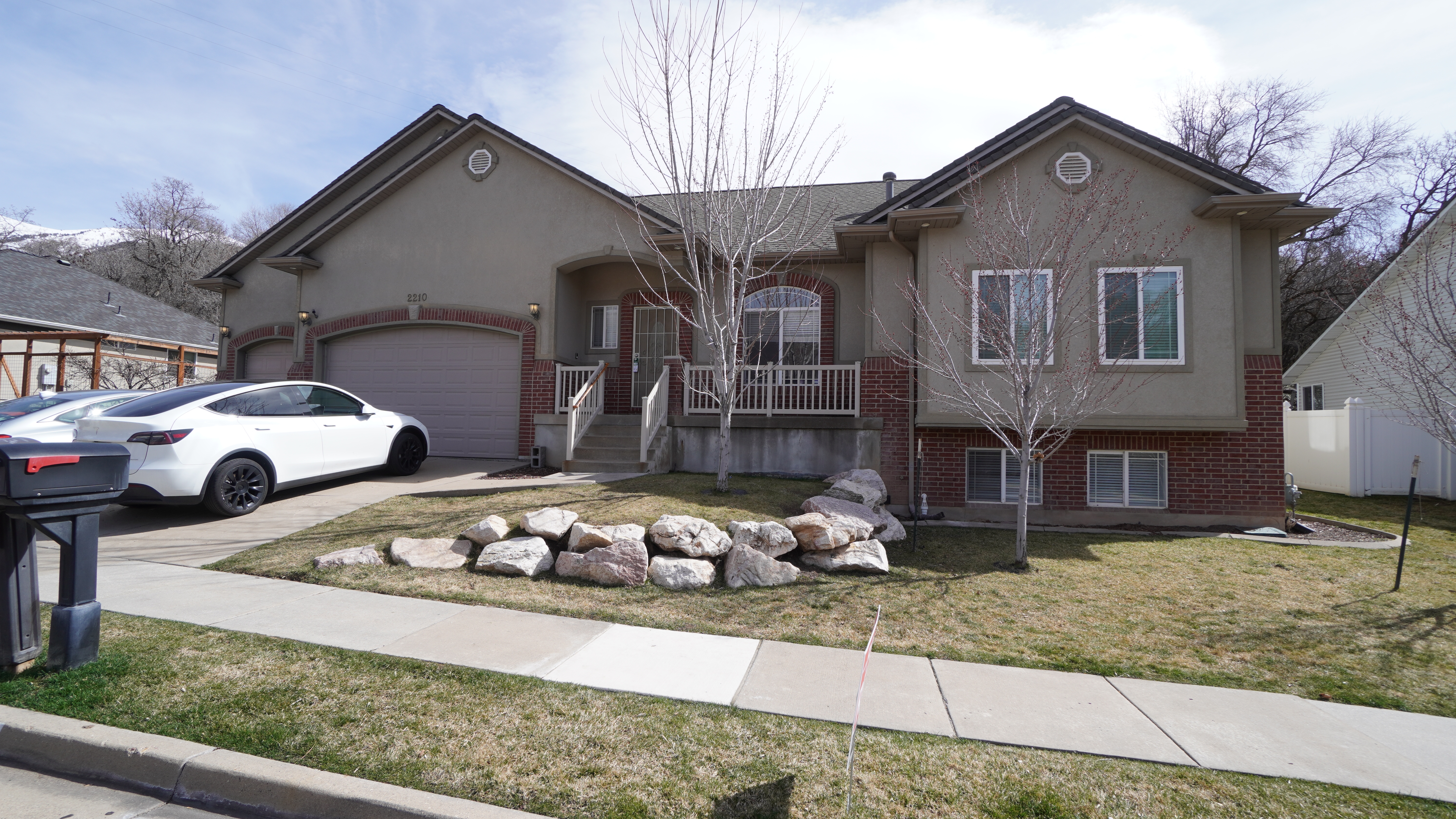 Layton In-Law/Basement: 2210 Oak Ln