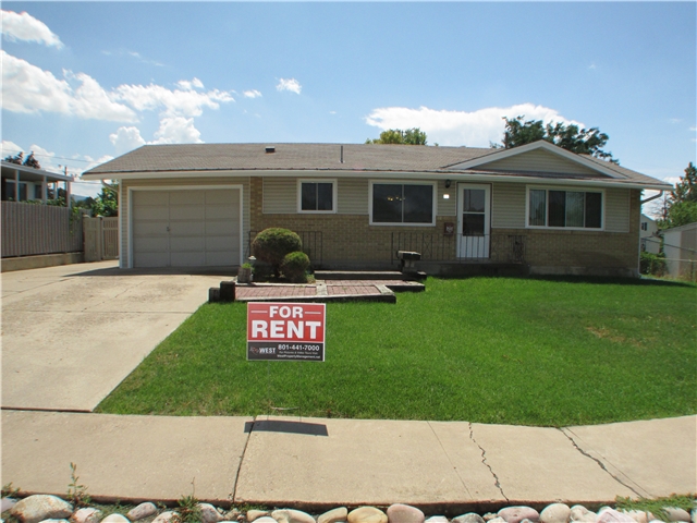 Kaysville House: 131 W 350 S