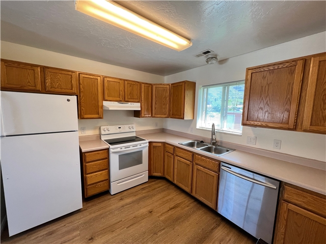 Lindon Apartment: 75 S 725 E