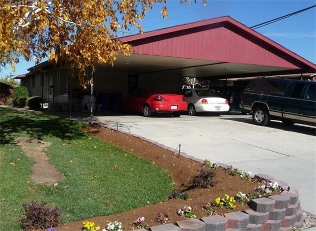 Midvale Townhome: 326 W Harvard Dr