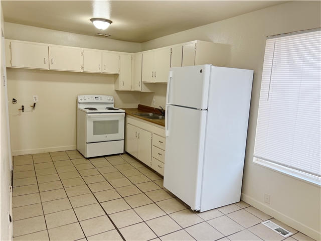 West Valley City Apartment: 1817 W Lake Park Dr