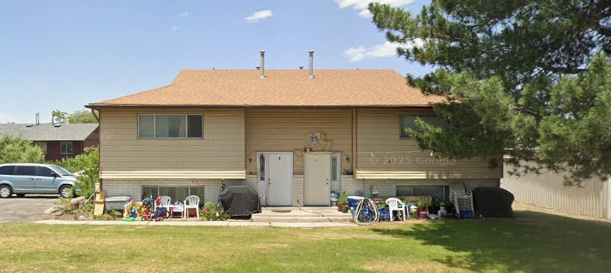 West Valley City Townhome: 3880 W Benview Ave