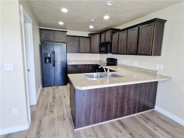 Vineyard Townhome: 824 S Fox Trail Ln