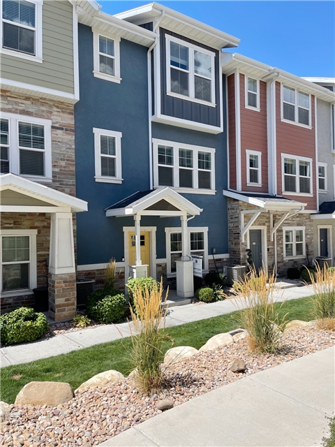 Vineyard House: 320 N 725 E