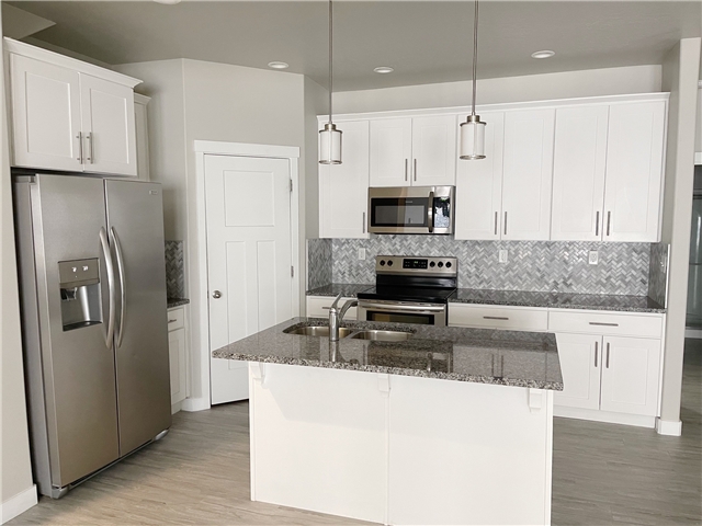 Vineyard House: 320 N 725 E