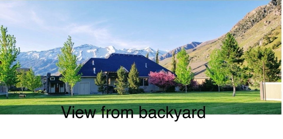 Highland House: 4064 W Park Cir