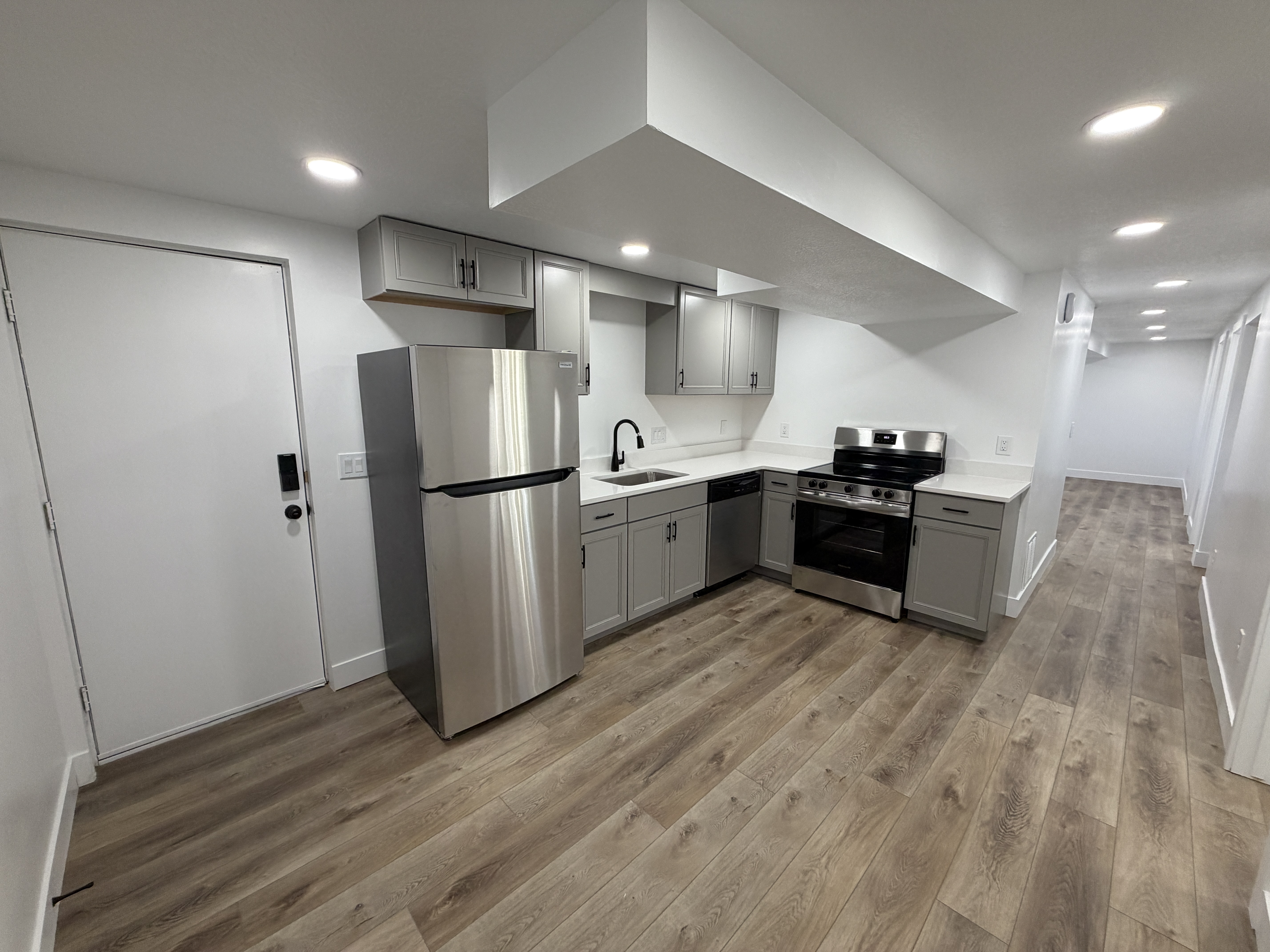 Syracuse In-Law/Basement: 1656 Marilyn Dr