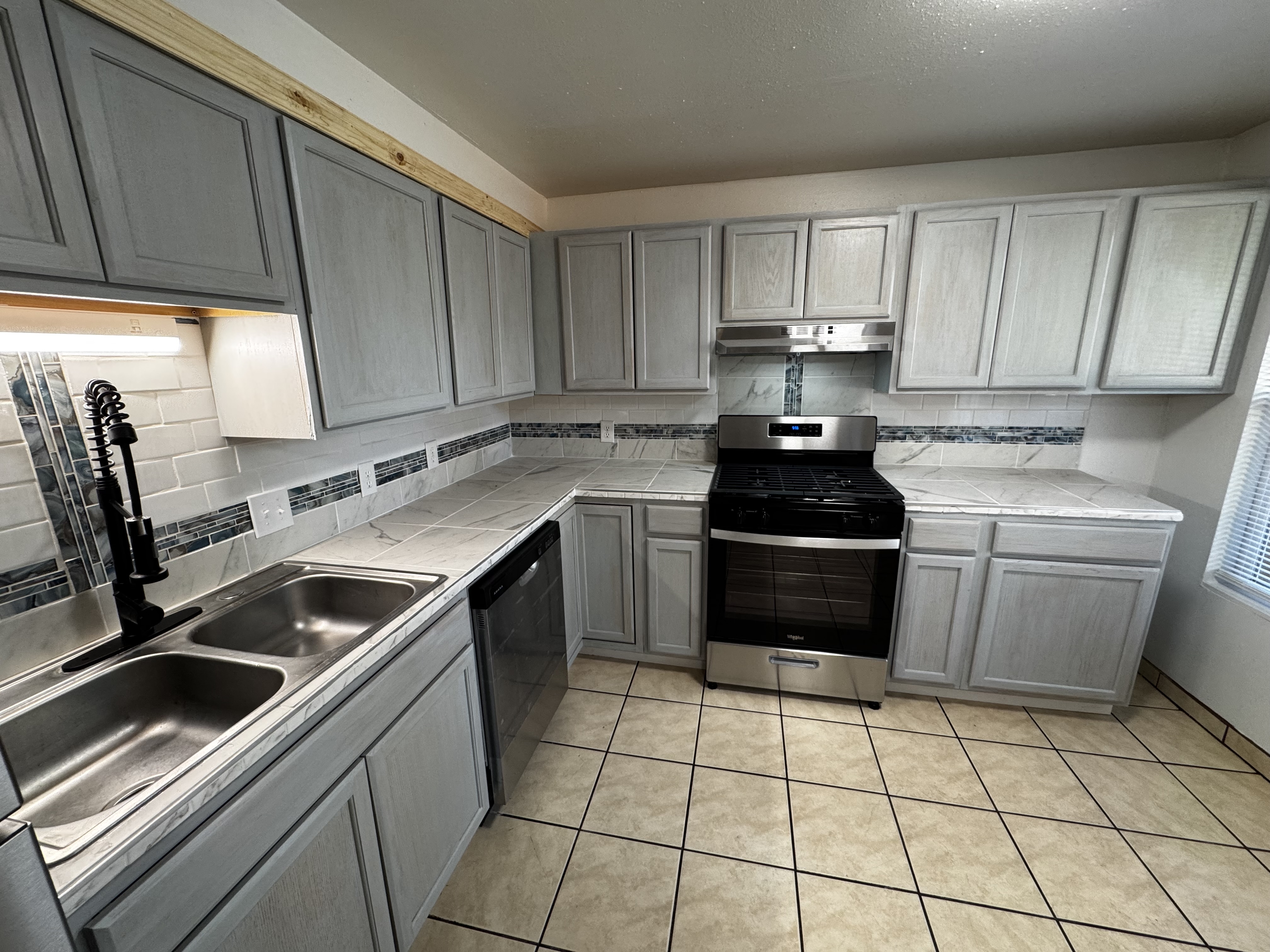 Ogden Apartment: 2360 Jefferson Ave