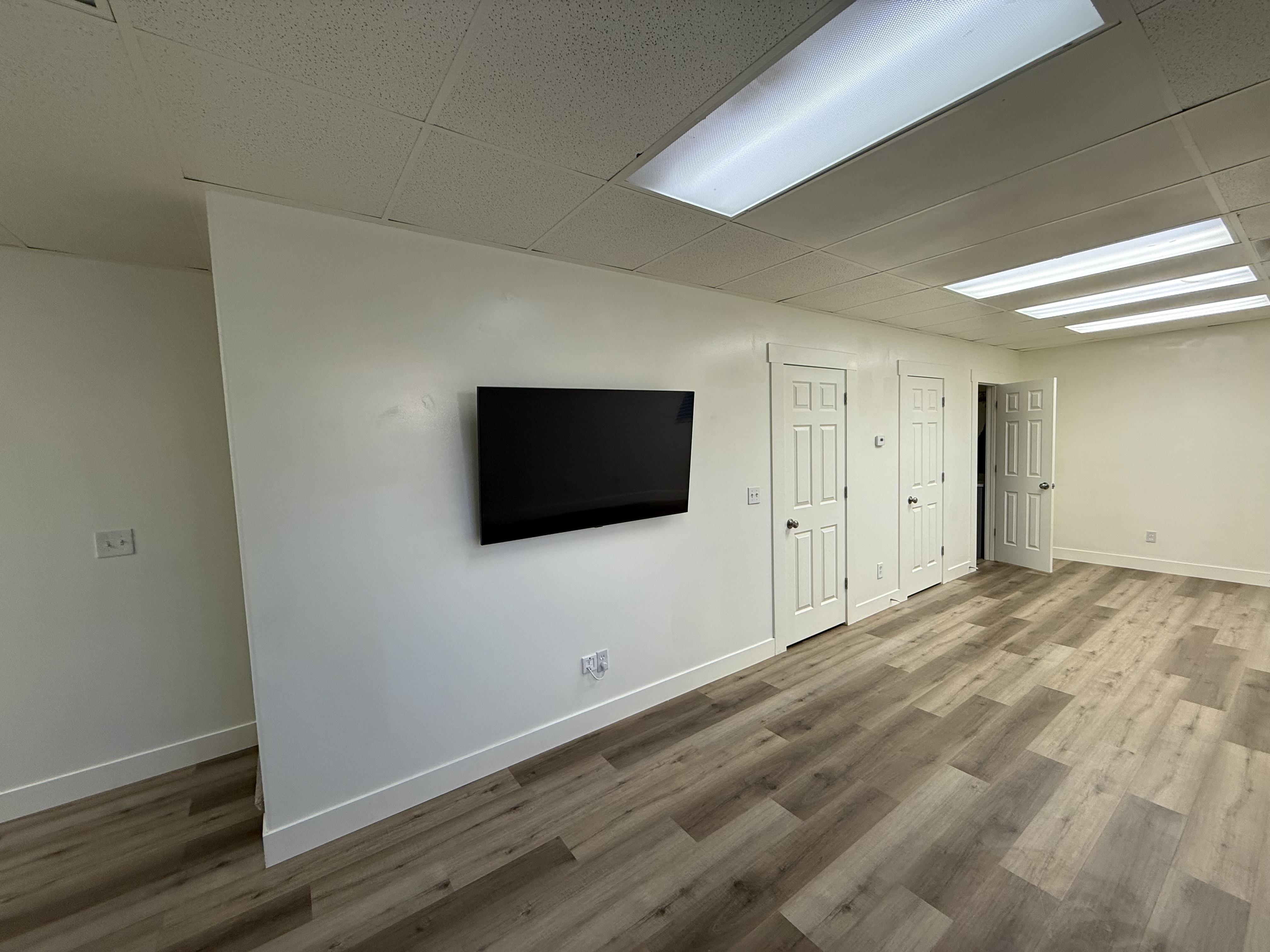 Layton Apartment: 3151 N Fairfield Rd