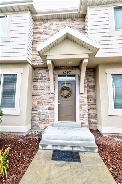 Orem Townhome: 1547 W 700 S