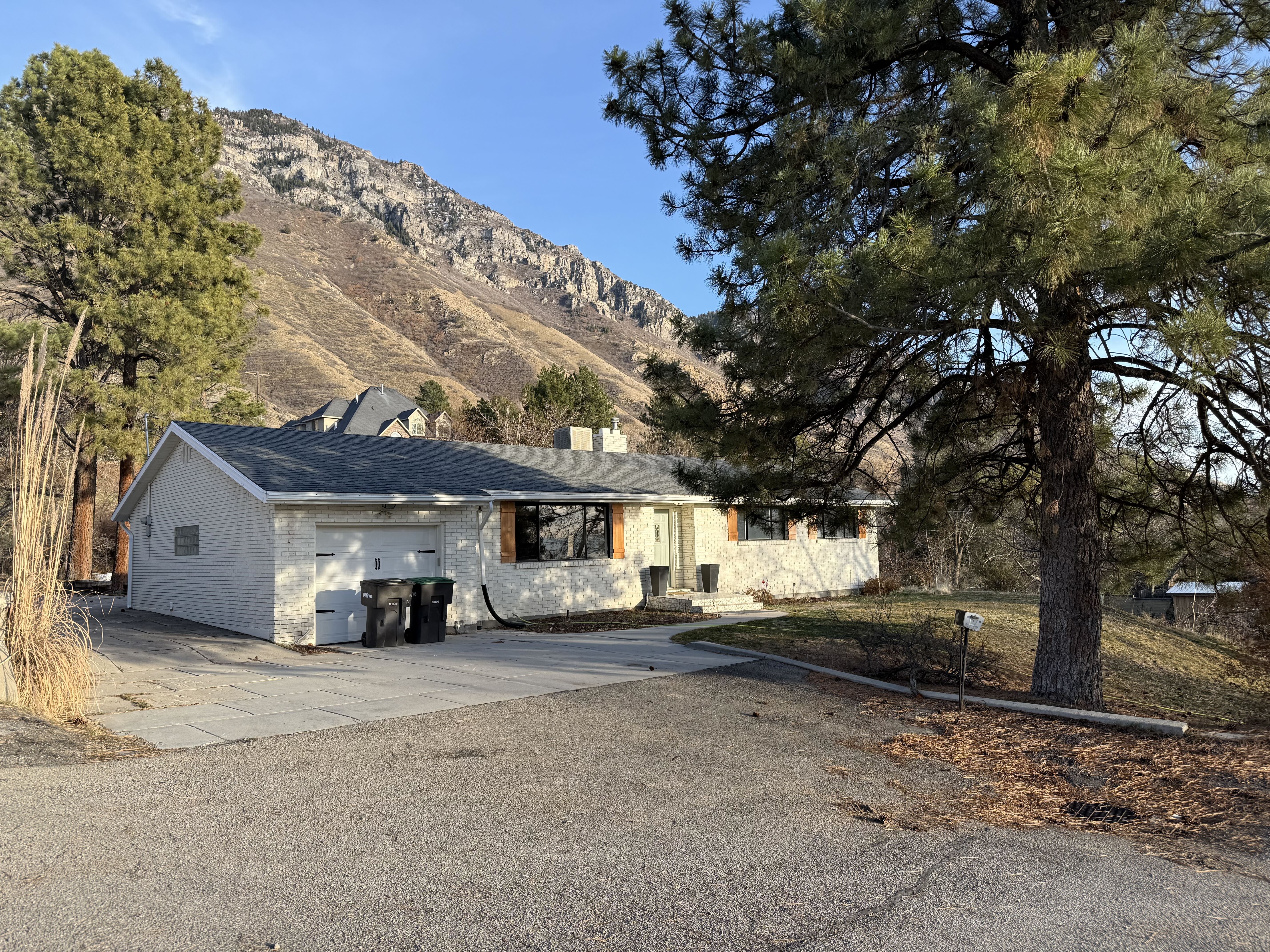 Provo House: 2040 Oakcrest Ter
