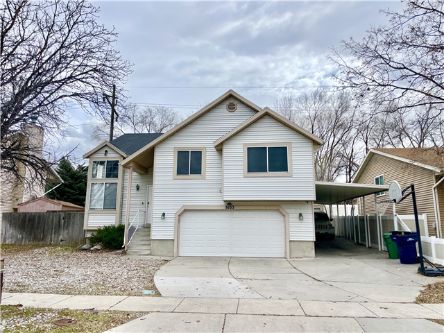 Sandy House: 8103 S Angel St