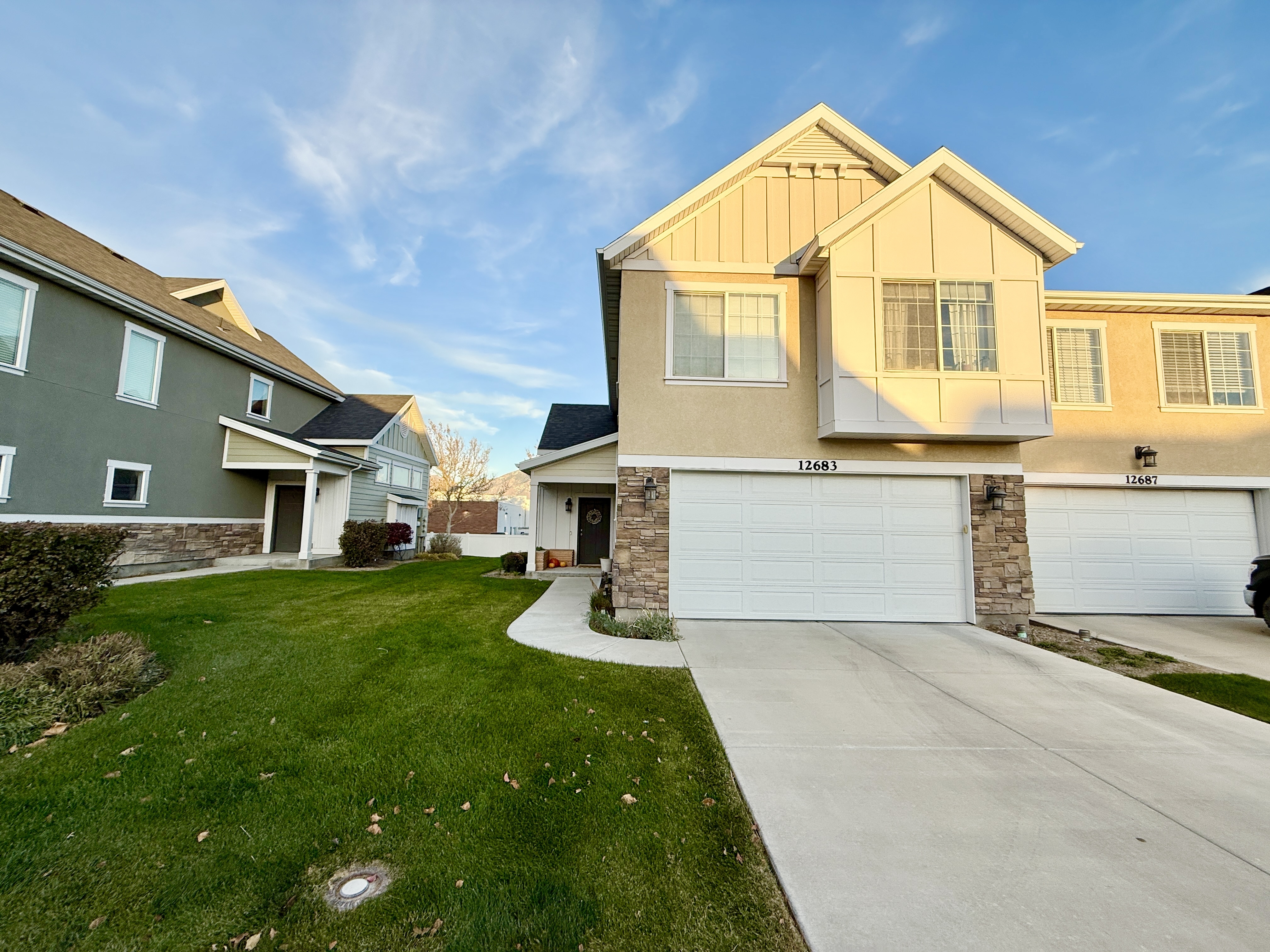 Riverton Townhome: 12683 S Riverton Park Ln