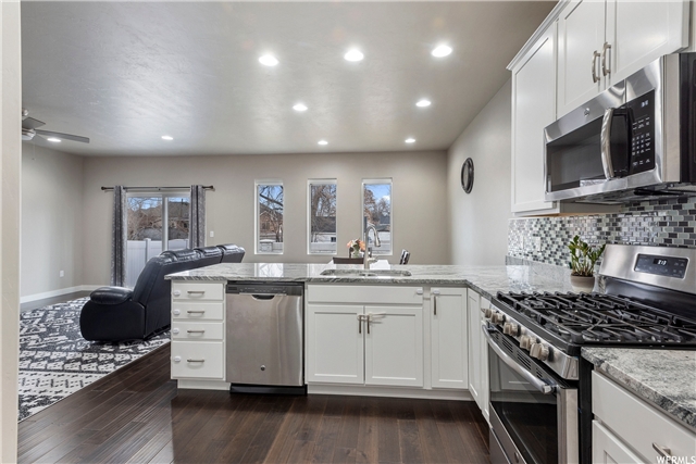 Riverton House: 1726 W Shade Ln